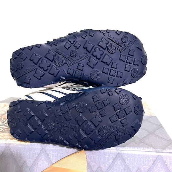 EUC. TIMBERLAND Snow Stompers. Little kids size 6. - Picture 4 of 6